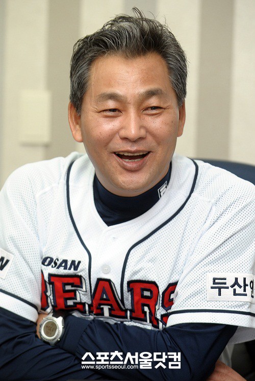 2년 전 결혼한 아내 이야기를 털어 놓은 김진욱 두산 베어스 감독. / 이새롬 기자