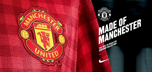 2012~2013시즌에 맨유 선수들이 착용할 새 유니폼이 일부 공개되자 팬들은 실망스럽다는 반응을보였다. / 맨유 공식 페이스북