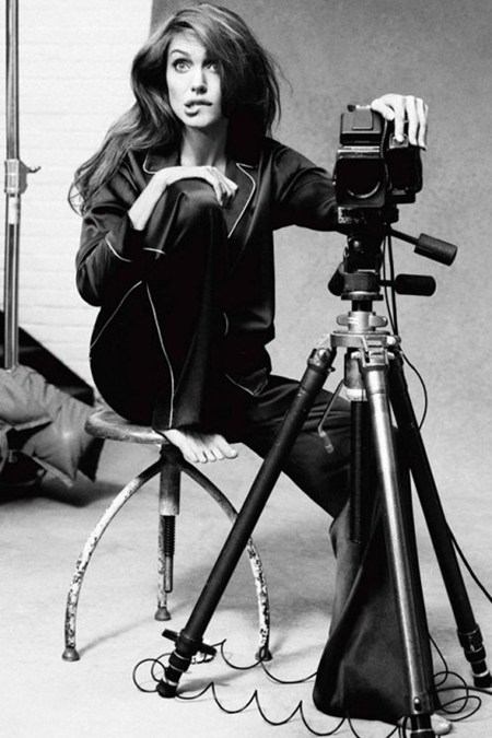 안젤리나 졸리가 화보에서 익살스러운 표정을 짓고 있다./마리끌레르 제공