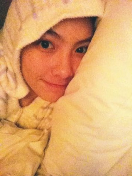 강지영이 민낯 셀카로 눈길을 끌었다./강지영 트위터