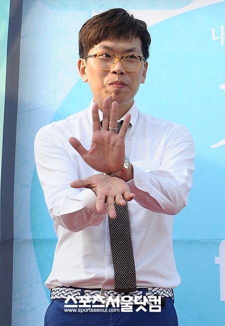 MBC 총파업으로 16주째 결방중인 무한도전의 김태호 PD가 19일 오후 서울 여의도 한강시민공원 물빛광장에서 열린 청춘 페스티벌 2012에서 포토타임을 갖고 있다. /이새롬 기자