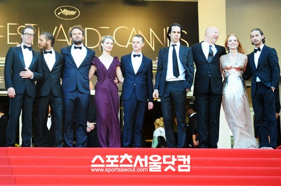 영화 로리스 기대해주세요-영화 로리스 출연진들이 포즈를 취하고 있다.