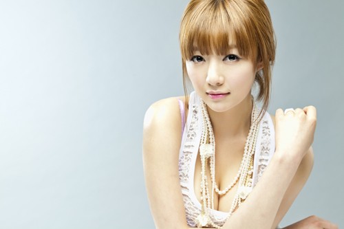 G컵 가슴녀로 화제를 모은 정수정이 걸그룹으로 데뷔해 다시 뜨거운 관심을 받고 있다./하은엔터테인먼트 제공