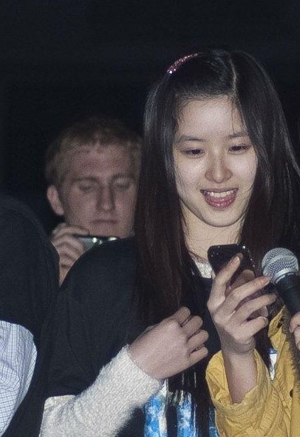 3월 31일 칭화대학 불끄기 행사에 나타난 장쩌톈./ 중국 온라인 커뮤니티 캡처