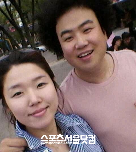 예비신부와 함께 찍은 사진을 <더팩트>을 통해 단독 공개한 채경선./ 본인 제공