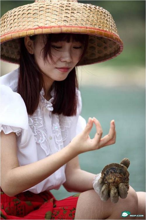 중국 인터넷에 공개된 진주 미녀의 사진./중국 온라인 커뮤니티 캡처