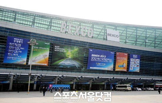 2012 부산모터쇼가 24일 프레스데이를 시작으로 부산 벡스코에서 11일간 열린다. / 노시훈 기자
