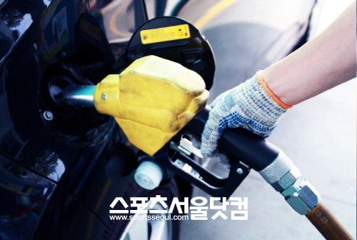 유류비 지출이 가계에 큰 부담이 되면서 주유특화카드를 선호하는 카드소비자가 늘고 있다.