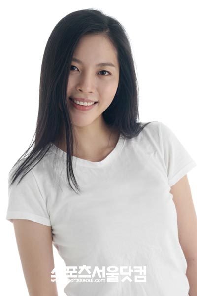 신인 배우 신하연.