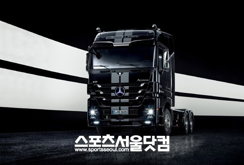 메르세데스-벤츠 트럭 악트로스 리미티드 에디션 블랙 라이너