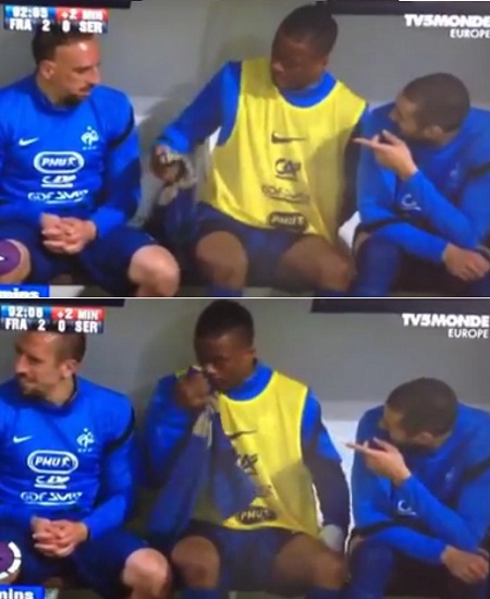 세르비아와 친선경기에서 생각 없는 행동으로 물의를 일으킨 맨체스터 유나이티드의 대표 수비수 파트리스 에브라. / 유투브 동영상 캡처