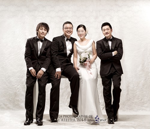 주비트레인(왼쪽에서 두 번째)이 부가킹즈 멤버들과 함께 웨딩화보를 촬영했다. /아뜰리에 2018 스튜디오 제공