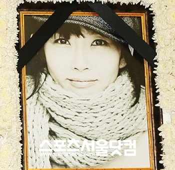 고 최진실은 자신을 둘러 싼 루머로 인해 괴로워하다 자살로 생을 마감, 전국민을 안타깝게 했다./더팩트DB