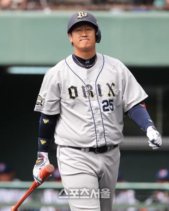 일본 진출 후 첫 한 경기 3삼진을 당한 오릭스 이대호.
