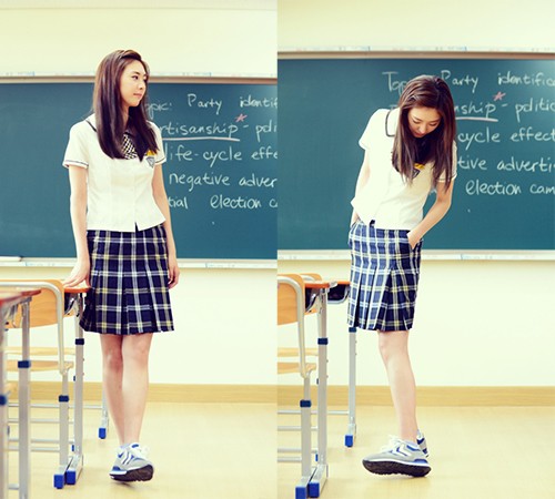 SBS 유령 이연희가 빛나는 교복 자태를 뽐내고 있다. /SBS 제공