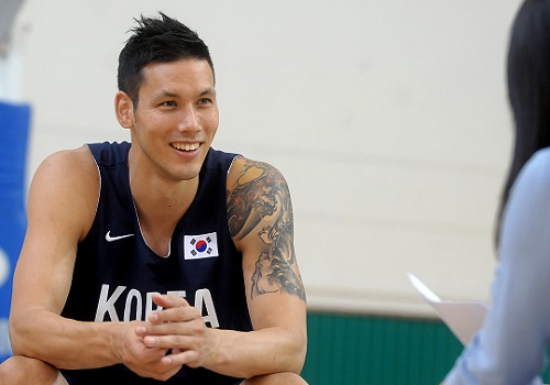 농구와 동생이 인생의 전부라고 당당히 말하는 이승준은 원래 축구를 더 좋아했지만 동생 덕분에 농구의 길로 들어섰다.