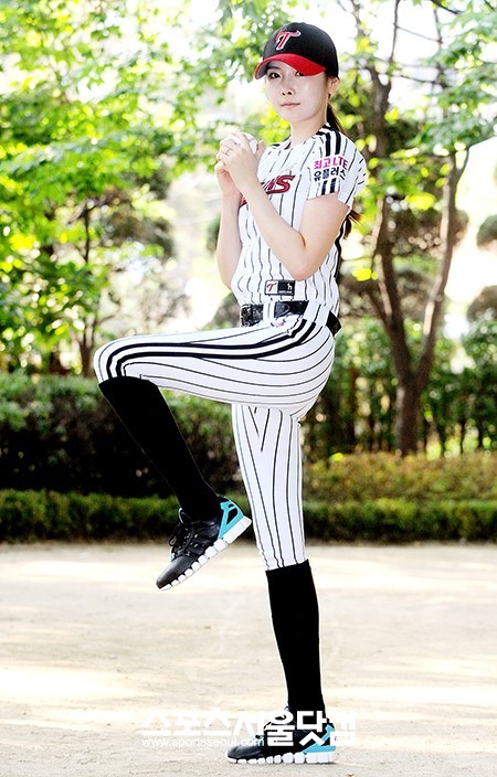 장지은은 완벽한 LG 농군 패션으로 화제를 모았다. /노시훈 기자