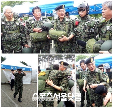 34년여 만에 특전사로 돌아온 문 고문. 그는 고공장비가 무겁다고 말했다.