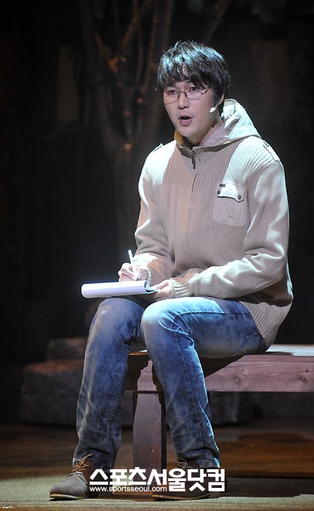 배다해와 열애를 인정한 뮤지컬배우 조광현이 25일 삼성동 코엑스아티움에서 열린 뮤지컬 ‘형제는 용감했다’ 프레스콜에서 열연을 펼치고 있다. /문병희 기자