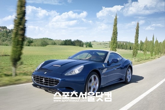 페라리 캘리포니아 30이 7월 국내에 출신된다.