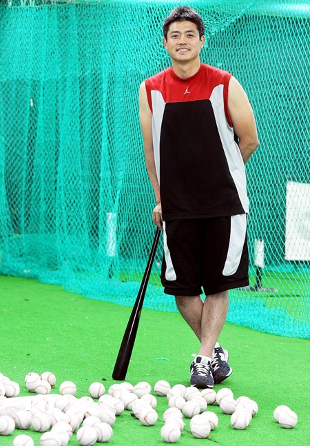 안경현은 LG 투수 봉중근과 난투극을 벌였지만 특별한 감정이 있어서가 아니라 경기의 일부였다고 말했다. / 노시훈 기자