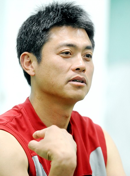 안경현은 한때 일부 야구팬들이 제기했던 편파 중계 논란에 대해 단지 더 많이 알아서 할말이 많았던 것이라고 밝혔다.