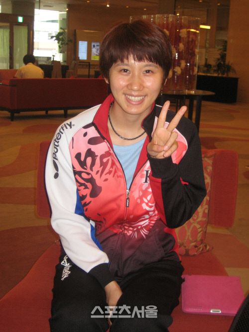 12년만에 꿈에 그리던 올림픽에 출전하게 된 귀화선수 석하정이 일본오픈 본선에 앞서 런던올림픽 선전을 다짐하며 승리의 V자를 그려보이고 있다. 고베(일본) | 고진현기자 jhkoh@sportsseoul.com