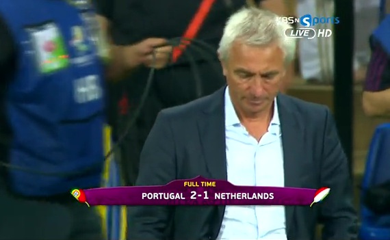 네덜란드의 판 바르마이크 감독은 조별리그 3전 전패의 수모를 당한 끝에 대회 직후 자진 사퇴했다./  KBS N 스포츠 캡처