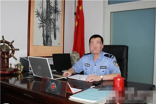 왕 씨가 웨이보에 공개한 정저우 공안의 사진./웨이보 캡처