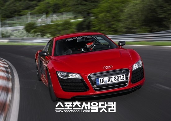 아우디 R8 e-트론이  ‘뉘르부르크링 노르드슐라이페’ 서킷을 8분09초009만에 주파했다.