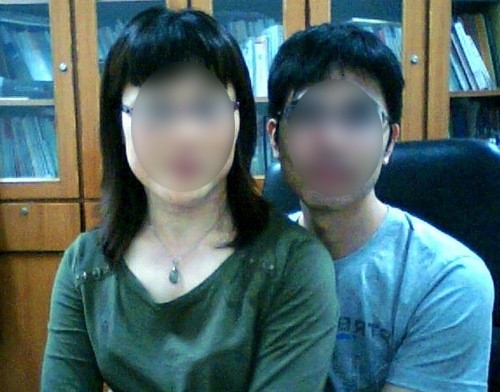 박사과정 학생에 의해 성 스캔들이 폭로된 샤먼대학 스 모 교수.(왼쪽)/톈야 게시판 캡처