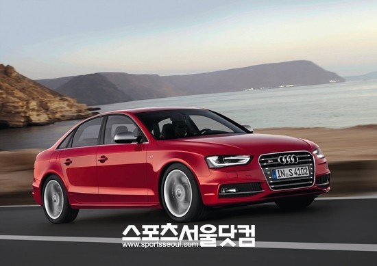 아우디 코리아가 7월에 A4ㆍA5ㆍS4ㆍS5 등록 고객을 대상으로 50~100만원 상당의 유류비를 지원한다./ 뉴 아우디 S4