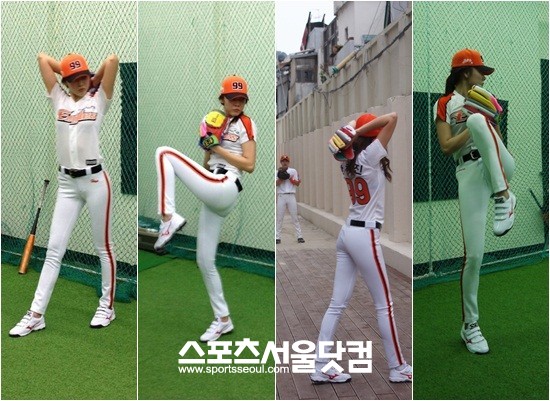 한혜진은 시구를 위해 2주간 투구 연습을 하고 자신만의 글러브도 준비해 마운드에 올랐다.