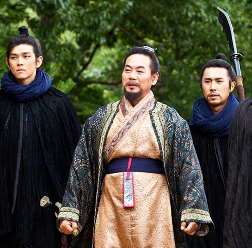 이병준(가운데)이 SBS 신의에서 아부의 왕 조일신 역을 맡았다. /스타폭스 제공