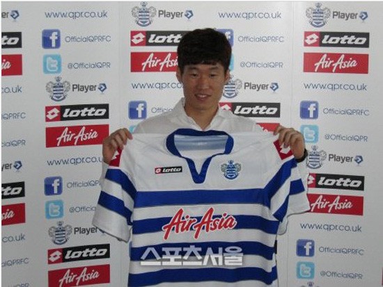 박지성 선수의 영국 프리미어리그 퀸스파크레인저스(QPR)로의 이적이 확정되면서 박지성 선수를 6년째 후원해 온 아시아나항공이 난감함을 감추지 못하고 있다.  / 런던(영국) | 이정수 기자 polaris@sportsseoul.com