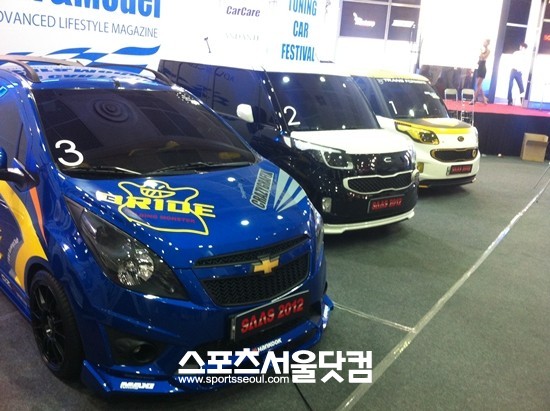 2012 서울오토살롱에는 쉐보레 스파크, 기아차 레이, 닛산 큐브 튜닝카도 전시돼 있다.
