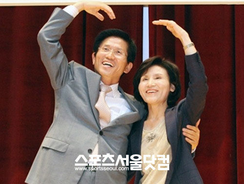김문수 경기도지사는 아내 설난영씨와 함께 노동운동을 하며 사랑을 키워왔다. / 김문수 경기도지사 선거 캠프 제공