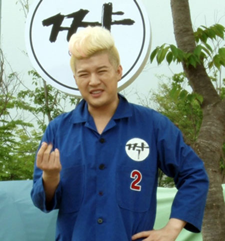 슈퍼주니어 신동이 SNL코리아에서 코믹 연기를 보여주고 있다./TVN 제공