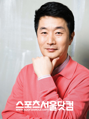 풍부한 경험과 지식을 바탕으로 한 여유로운 자세가 돋보인 서기철 KBS 아나운서. / KBS 제공