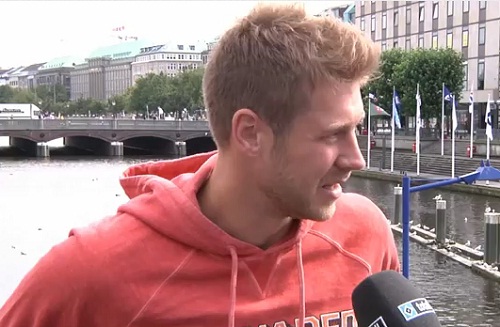 손흥민과 몸싸움으로 방출 위기에 놓인 함부르크의 슬로보단 라이코비치가 모든 싸움의 원인을 손흥민 탓으로 돌렸다. / 유튜브 동영상 캡처