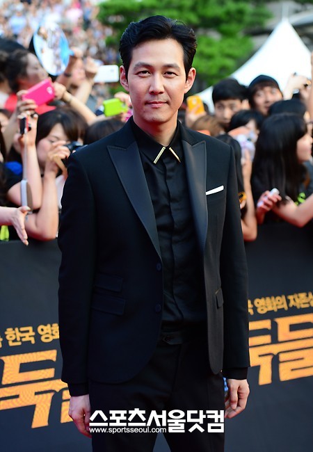 도둑들 레드카펫 행사에 참석한 이정재.