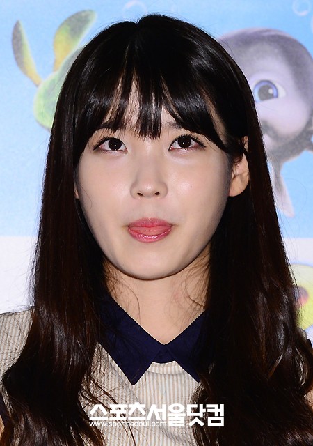 26일 오후 서울 용산 CGV에서 열린 영화 새미의 어드벤쳐2의 언론시사회 및 기자간담회에서 목소리 주연을 맡은 가수 아이유가 혀를 내밀고 있다. /이새롬 기자