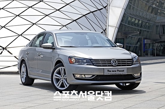 폭스바겐 신형 파사트가 미국 JD파워 APEAL조사에서 가장 매력적인 중형세단에 뽑혔다.