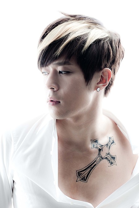 포커즈 진온이 발목 부상으로 주위의 우려를 사고 있다./캔엔터 제공