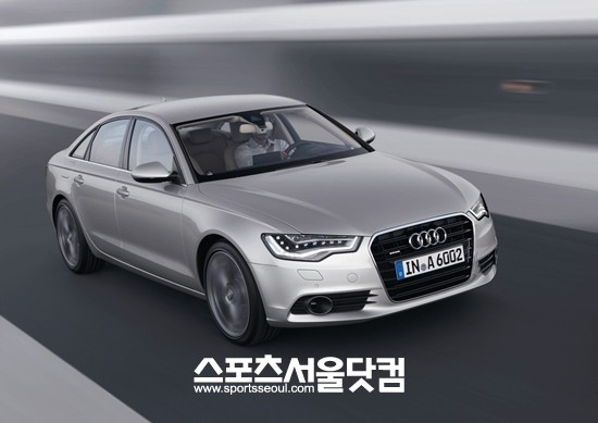 아우디 코리아가 6일 디젤엔진의 A6 2.0 TDI와 콰트로 시스템이 적용된 ‘A6 2.0 TFSI 콰트로’를 출시한다고 밝혔다.