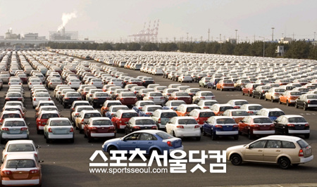 한국자동차산업연구소는 올해 하반기 자동차 수출이 줄어들 것이라고 예상했다.