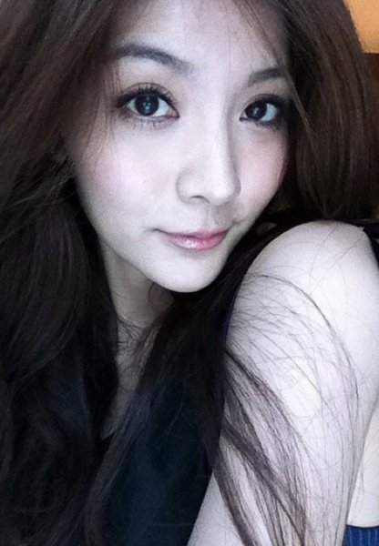 리쫑루이의 W녀로 의심 받고 있는 대만 여배우 우야신./우야신 페이스북