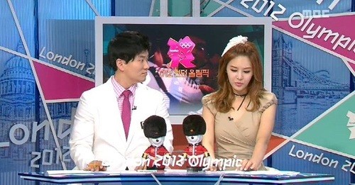 방송인 박은지(오른쪽)가 올림픽 중계 방송에서 모자를 쓰고 나와 시청자들을 깜짝 놀라게 했다. /MBC 2012 런던올림픽 하이라이트 방송 캡처