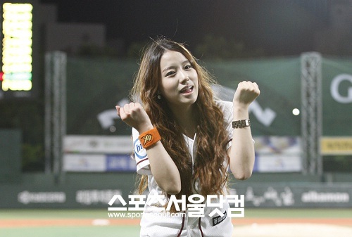 넥센의 대표 얼굴로 당당히 이름을 올린 배트걸 민수진양. / 넥센 히어로즈 제공