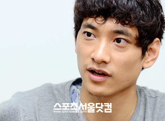 새 시즌 연봉왕에 오른 김요한은 많이 받는 만큼 열심히 해서 목표인 챔피언결정전 진출을 이루고 싶다는 소망을 밝혔다.